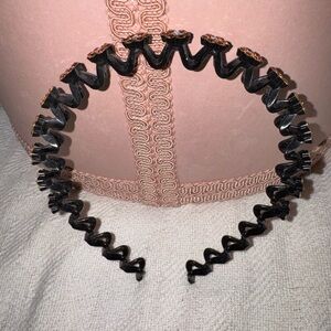 Black Hairband with Peach Flower Accents 🌼